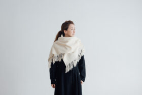 BLANKET off white 1