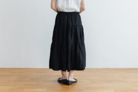 GARMENT DYE TIERD SKIRT black 3