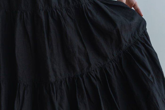 GARMENT DYE TIERD SKIRT black 4