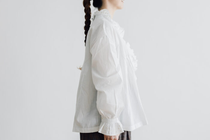 Embroidery Pintuck Blouse B.white 2