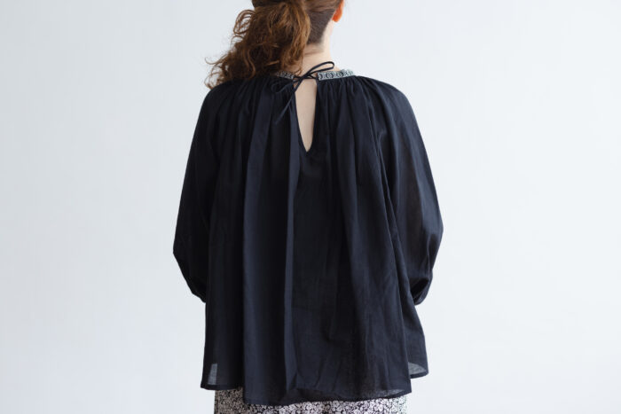 EMBROIDERY GATHER SMOCK black×silver 3