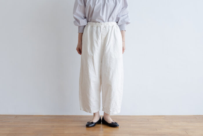 R070 CHAMBRAY CAPRI PANTS offwhite 1