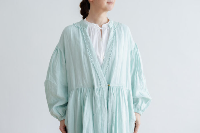 R075 BONBON RACE LINEN ROBE  pale olive 2