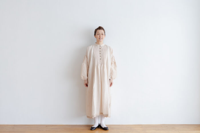 Embroidery Pintuck Dress L.gray 1