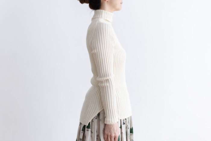 CASHIMERE SLIT TURTLE NECK off white 2