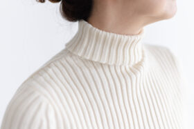 CASHIMERE SLIT TURTLE NECK off white 4