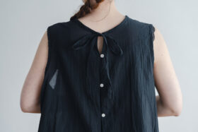 G746  PINTUCKED NO SLEEVE BLOUSE black 4