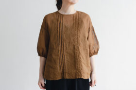 R086  ORGANDY PINTUCK BLOUSE brown 1