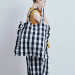 R093  GINGHAM FRILLS TOTE BAG black