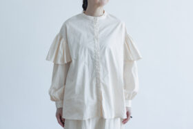 予約 R112 RUFFLE SLEEVE BLOUSE ecru 8月末-9月初 1