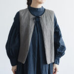 予約 G761 LINEN WOOL STRING VEST chesnut /black 9月末-10月初