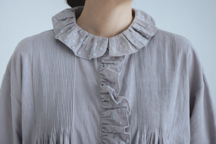 Embroidery Pintuck Blouse silver gray 4