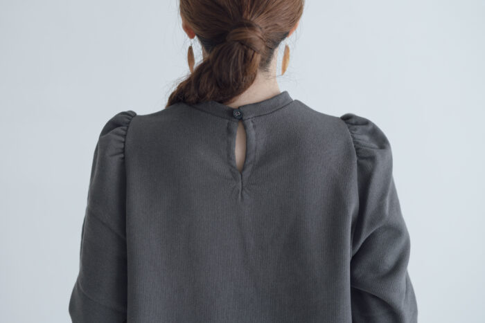 Stand neck puff pullover 2