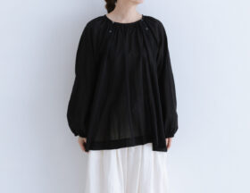 R180 AIRY GATHER PULLOVER black 1
