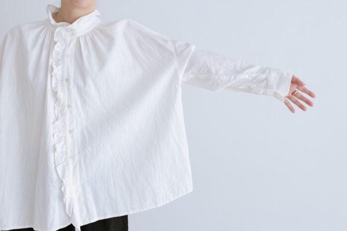 予約 LA232 LIGHT DENIM ORDINARY FRILL BLOUSE white denim 8月中〜8月末 5