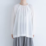R180 AIRY GATHER PULLOVER white
