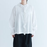EMBROIDERY FRILL BLOUSE offwhite