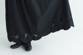 予約 SCALLOPED LACE GATHER SKIRT black サイズ2　6月 4