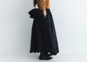 予約 SCALLOPED LACE GATHER SKIRT black サイズ2　6月 2