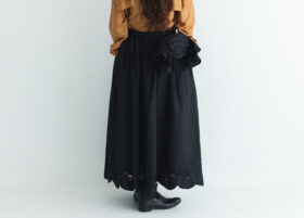 予約 SCALLOPED LACE GATHER SKIRT black サイズ2　6月 3