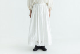 予約 SCALLOPED LACE GATHER SKIRT white サイズ2　6月 1