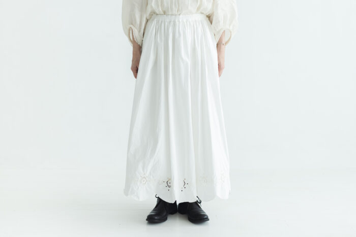 予約 SCALLOPED LACE GATHER SKIRT white サイズ2　6月 1