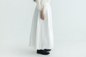 予約 SCALLOPED LACE GATHER SKIRT white サイズ2　6月 2