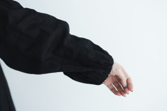 予約 LINEN FRILL COLLAR DRESS black サイズ2　2月末〜3月初 4