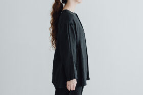 予約 R235 2WAY SMOCKING BLOUSE noir 5月中〜5月末 2