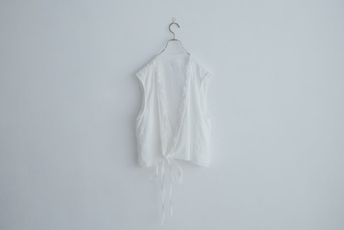 予約 G933 FRILL CASHECOEUL GILET white 4月初〜4月中 4