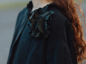 花嫁の刺繍 コサージュ black 4