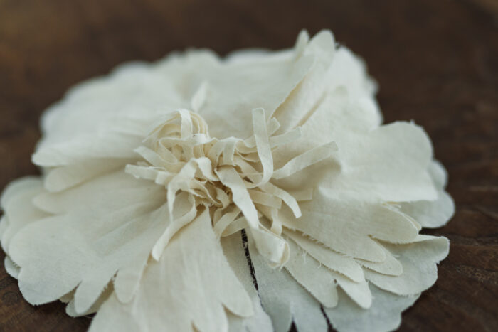 花嫁の刺繍 コサージュ ecru 2