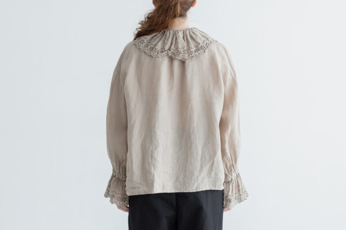 G966 ANTIQUE LACE FRILL BLOUSE greige 3