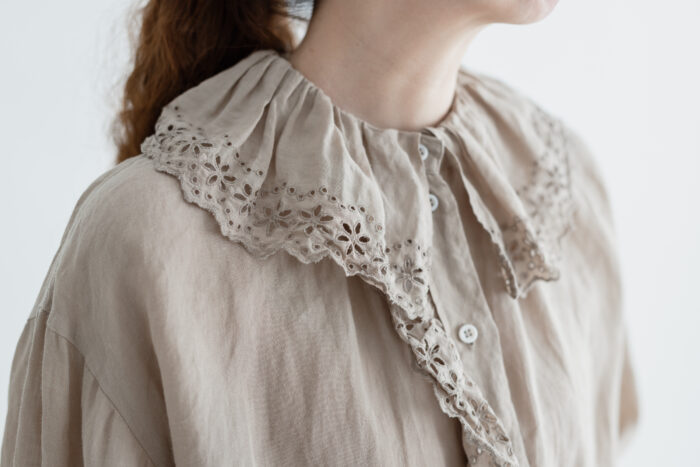 G966 ANTIQUE LACE FRILL BLOUSE greige 4