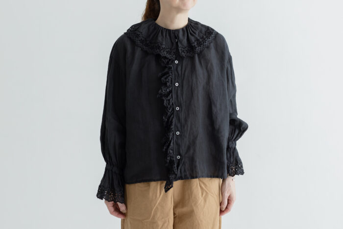 G966 ANTIQUE LACE FRILL BLOUSE noir 1