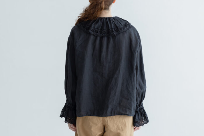 G966 ANTIQUE LACE FRILL BLOUSE noir 3