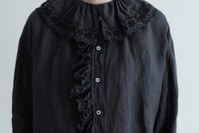 G966 ANTIQUE LACE FRILL BLOUSE noir 4