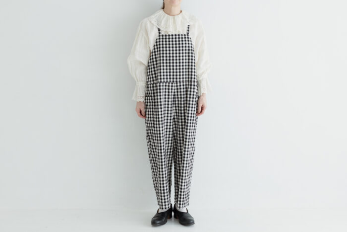 G963 GINGHAM TRAVAIL SALOPETTE ivory-black 1