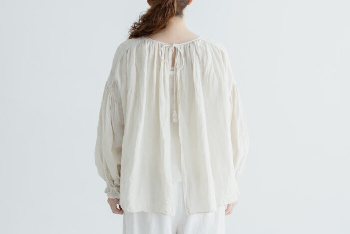 予約 G977 TASSEL STRING 2WAY GATHER BLOUSE grayish milk 8月中〜8月末 3