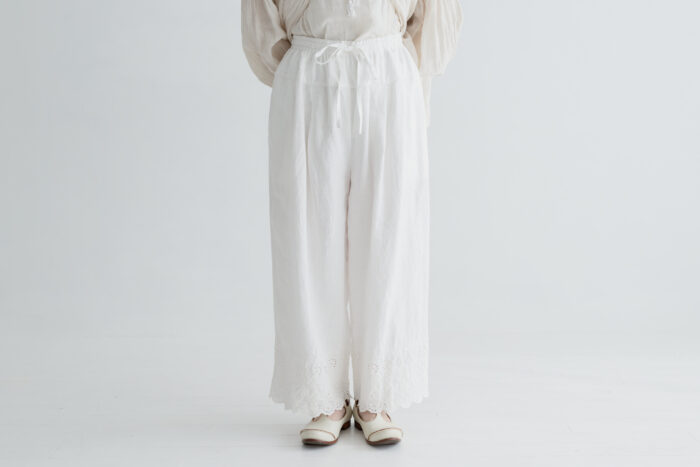 G960 ANTIQUE SCALLOPED LACE WIDE PANTS white 1