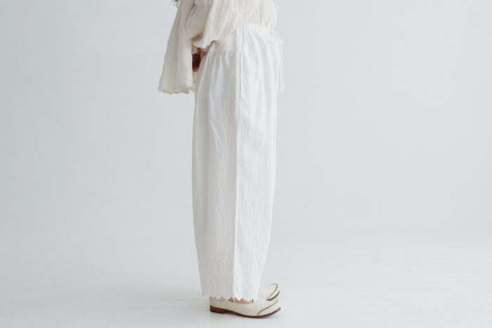G960 ANTIQUE SCALLOPED LACE WIDE PANTS white 2