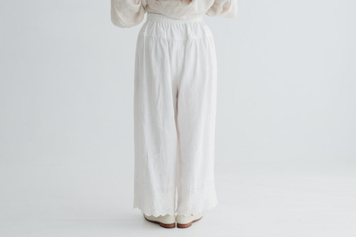 G960 ANTIQUE SCALLOPED LACE WIDE PANTS white 3