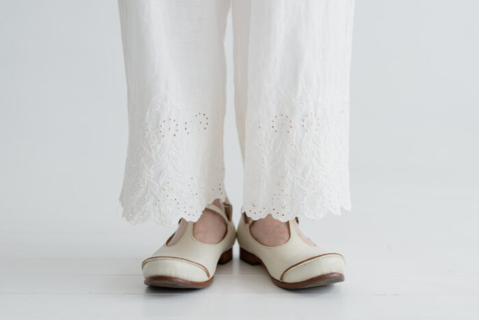 G960 ANTIQUE SCALLOPED LACE WIDE PANTS white 5
