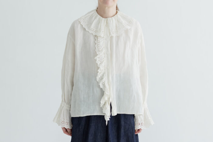 G966 ANTIQUE LACE FRILL BLOUSE royal white 1