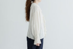 予約 G966 ANTIQUE LACE FRILL BLOUSE royal white 7月初〜7月中 2