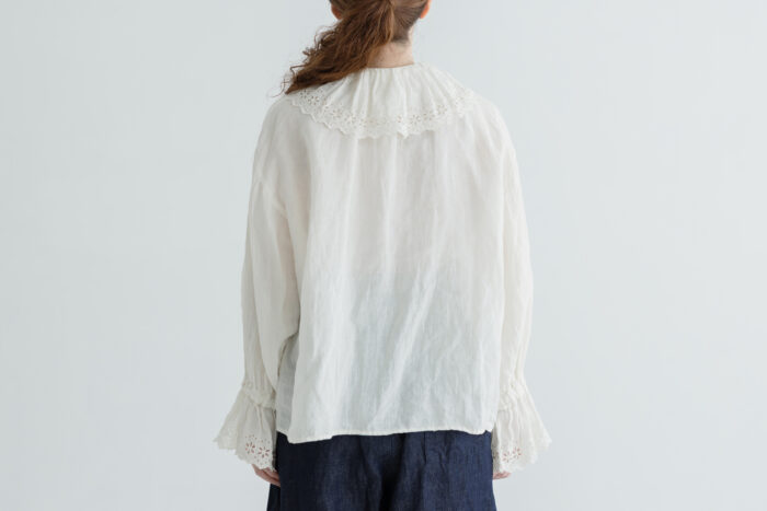 G966 ANTIQUE LACE FRILL BLOUSE royal white 3
