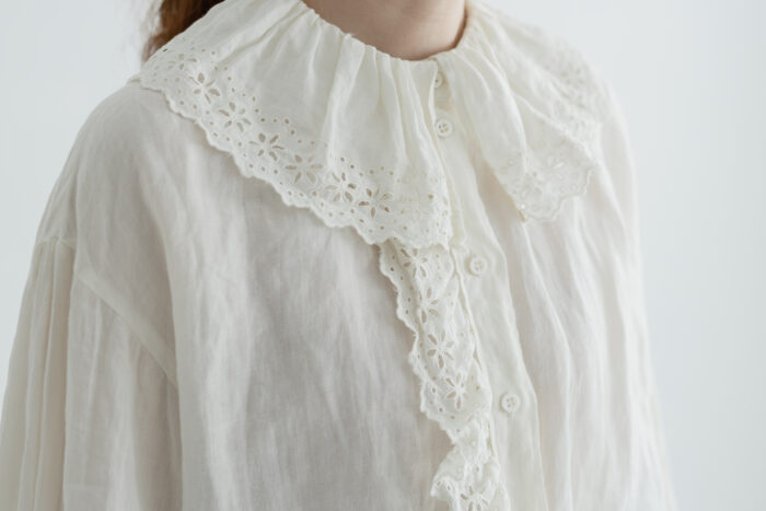 G966 ANTIQUE LACE FRILL BLOUSE royal white 4