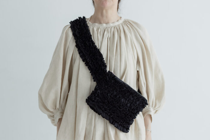 FRILL BODY BAG black 1
