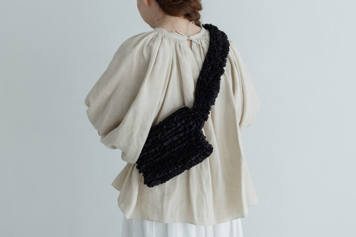 FRILL BODY BAG black 2