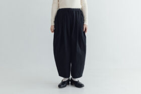 R244 CAMILLE TUCK PANTS noir 1